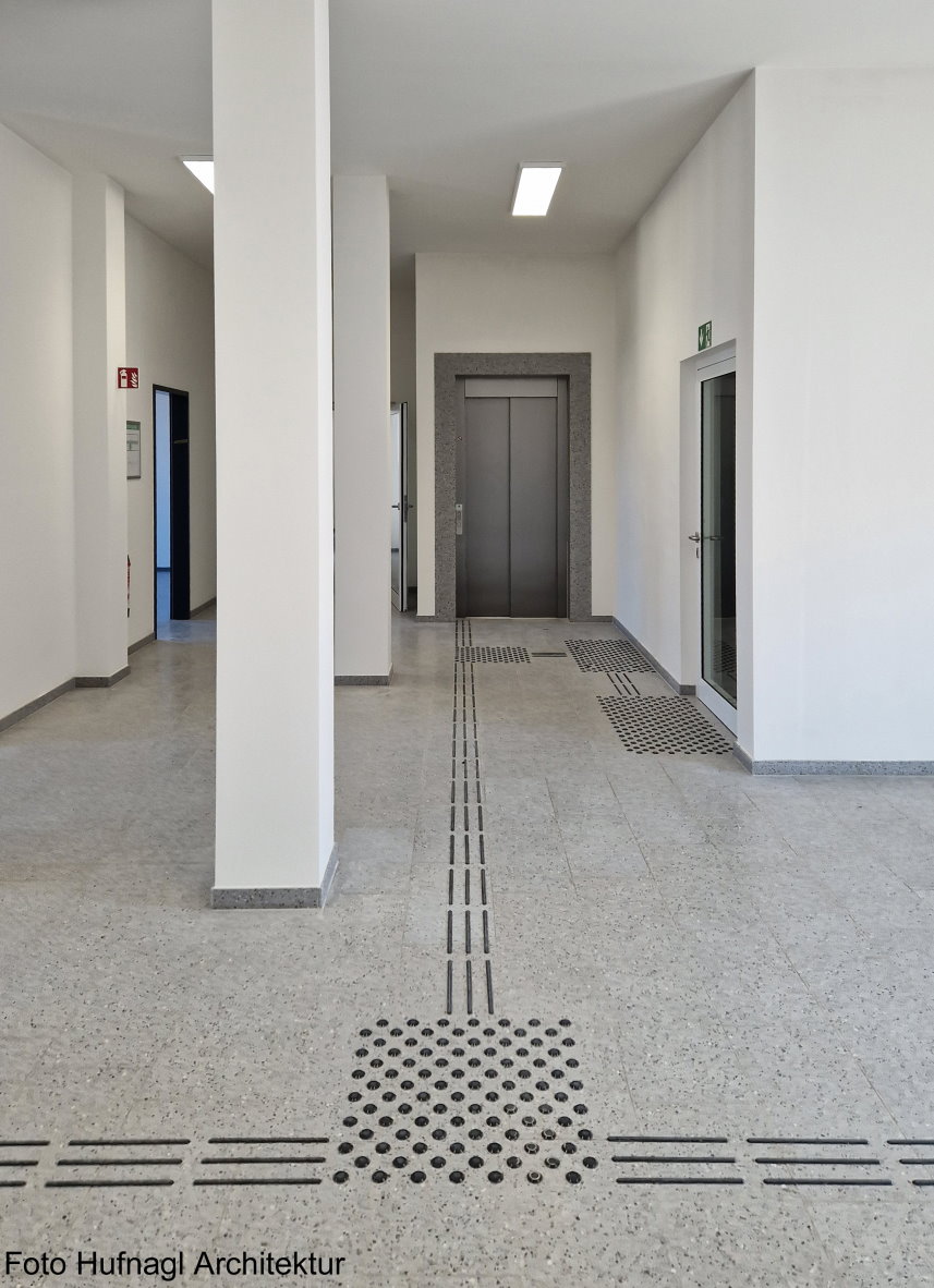 Foyer Neubau Bürogebäude Hochschule