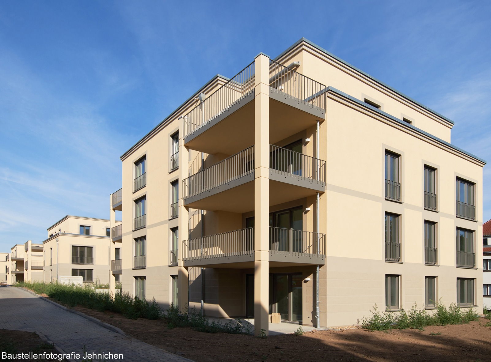 Fassade Neubau Mehrfamilienhäuser
